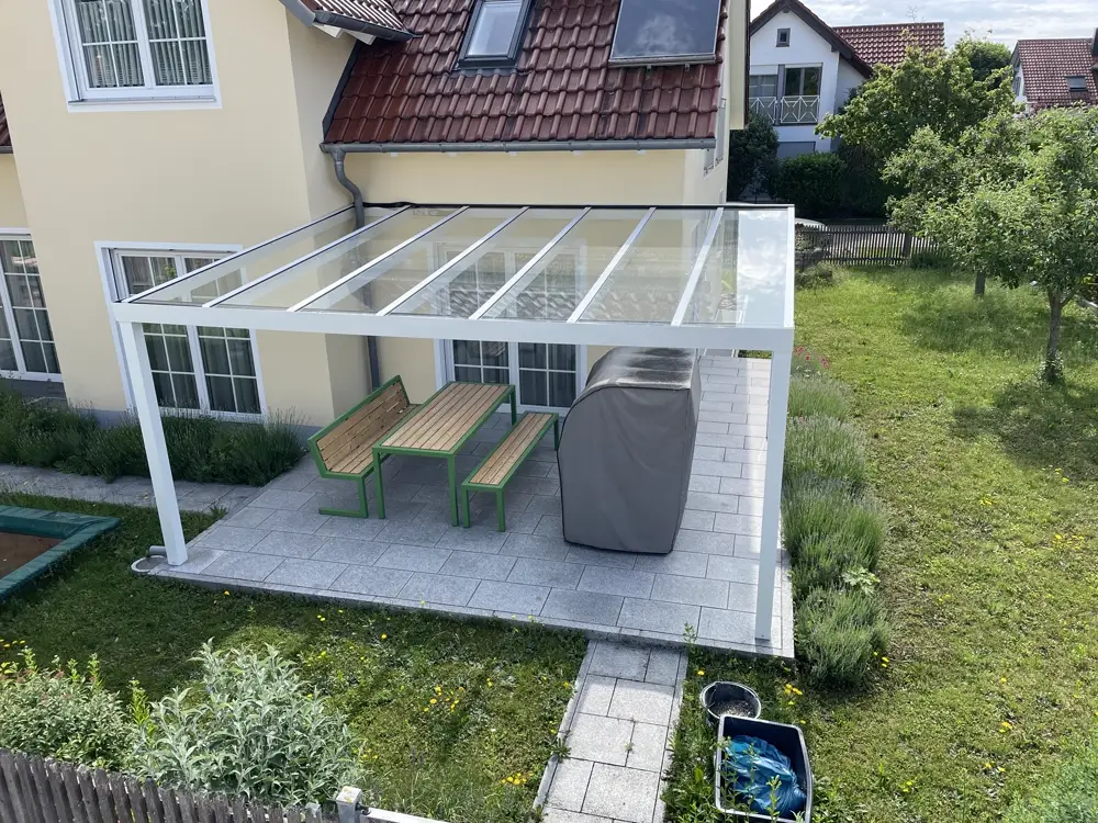 Terrassendach aus Glas mit Sitzgruppe, Montage EdenMontagen